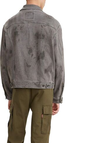 Levi's Men's Vintage Fit Trucker Jackets in Saudi Arabia