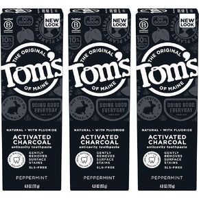 معجون أسنان تومز أوف ماين المبيض بالفحم المنشط مع الفلورايد، النعناع، ​​4.7 أونصة. in Kuwait