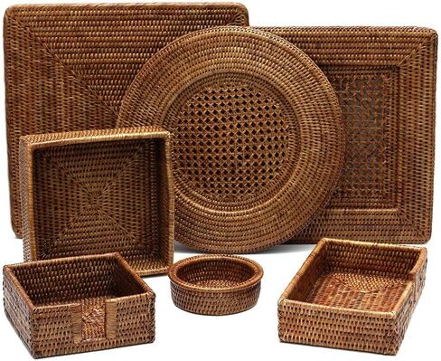 حامل مناديل كوكتيل من Caspari Rattan باللون البني الطبيعي الداكن، قطعة واحدة لكل واحدة in Saudi Arabia