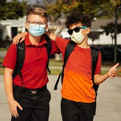 أقنعة الوجه الملونة للأطفال من MAGICARE - أقنعة وجه لطيفة للاستعمال مرة واحدة للأطفال - أقنعة أطفال 3 طبقات يمكن التخلص منها - ألوان زاهية - قناع وجه للأطفال يمكن التخلص منه - 50 قطعة (قناع أطفال متعدد الألوان) in Kuwait