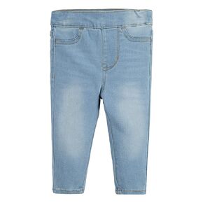 بنطال جينز ضيق مناسب للفتيات الصغيرات من Levi's in Kuwait