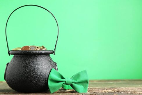 عبوة من 12 علبة من غلايات Cauldron الصغيرة من GIFTEXPRESS، وحامل حلوى من Cauldrons أسود في الهالوين، وسائكات Cauldron، ووعاء Cauldron in Saudi Arabia