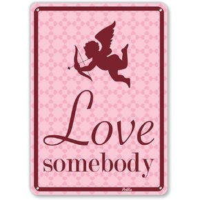 لافتات ورسومات PetKa PKVD-0044-NA_10x14 لافتة ألومنيوم "Love Somebody"، 25.4 سم × 35.56 سم، بيضاء على شيفرون كستنائي in Kuwait