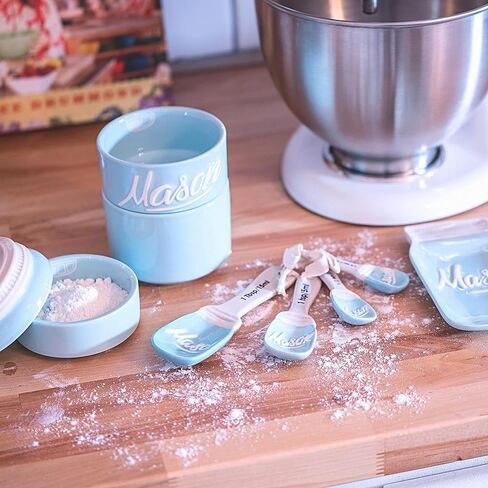 مجموعة أدوات مطبخ Mason Jar مكونة من 17 قطعة - إكسسوارات مطبخ عتيقة - أكواب وملاعق قياس، ومسند ملعقة، وهزازات ملح وفلفل، وحامل إسفنجة، وجرة بسكويت، وأواني فخارية - هدية عيد الأم - أزرق مائي in Kuwait