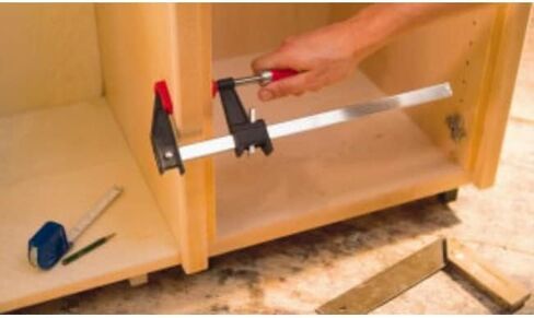 Bessey Clutch Style Bar Clamps - 24 In 600 lb - GSCC2.524- Woodworking Clamps with Ergonomic Handle, Non-Marring Pads, Durable Cast-Iron Jaws & Serrated Rail for Carpentry & Cabinetry in Saudi Arabia