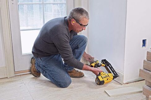 DEWALT 20V MAX* XR Finish Nailer, Cordless, Straight, 16GA (DCN662D1) in Saudi Arabia