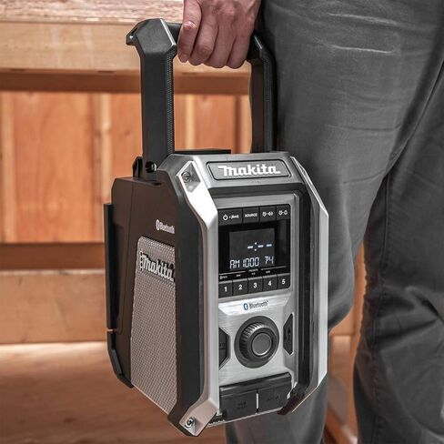 ماكيتا XRM09B 18V LXT / 12V max CXT ليثيوم أيون راديو موقع عمل بلوتوث لاسلكي، أداة فقط، أسود in Kuwait