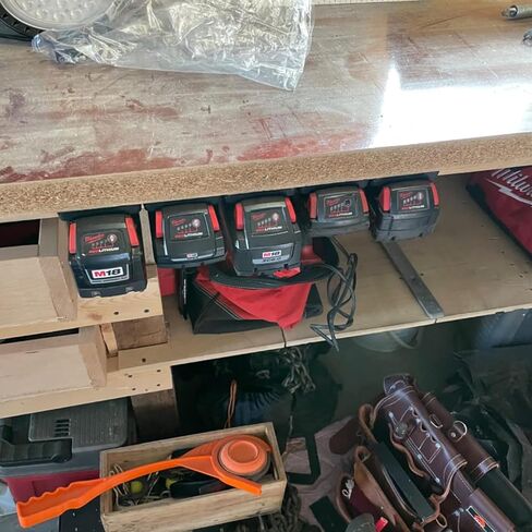 حامل بطارية Gijok لبطارية Milwaukee M18 18V (بدون بطارية)، 5 عبوات تخزين بطاريات مثبتة على الحائط للجدار، شاحنة العمل، الرف، صندوق الأدوات in Saudi Arabia