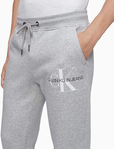 بنطال رياضي رجالي من Calvin Klein عليه شعار Monogram in Kuwait