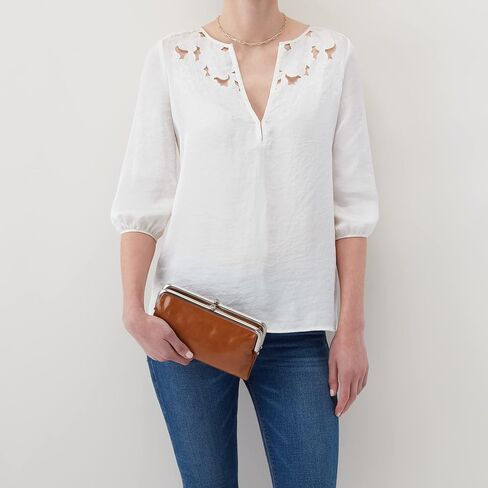 محفظة HOBO Lauren Clutch - هيكل من الجلد الناعم مع قفل قبلة للإغلاق، وجيب داخلي بسحاب، وفتحات للبطاقات in Saudi Arabia