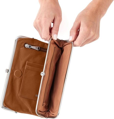 محفظة HOBO Lauren Clutch - هيكل من الجلد الناعم مع قفل قبلة للإغلاق، وجيب داخلي بسحاب، وفتحات للبطاقات in Saudi Arabia