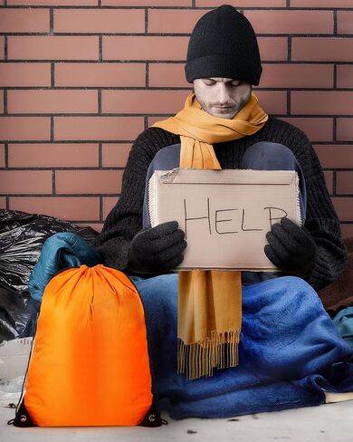 Jecery 72 قطعة من حزمة رعاية المشردين لوازم الشتاء بطانية الصوف المرجاني قفازات الجوارب والأوشحة وأكياس الرباط السائبة لرعاية الشتاء بلا مأوى in Kuwait