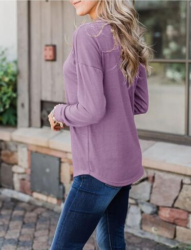 بلوفر نسائي من Topstype بأكمام طويلة من Henley مع أزرار سفلية كاجوال فضفاض مناسب برقبة على شكل حرف V in Kuwait