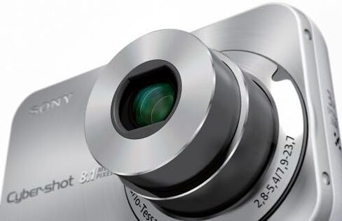 Sony Cybershot DSCN1 8.1MP Digital Camera with 3x Optical Zoom in Kuwait