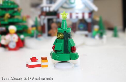 LEGO Holiday Mini Build Set - Little Christmas Xmas Tree 🎄 with Presents (36 Pieces) in Saudi Arabia