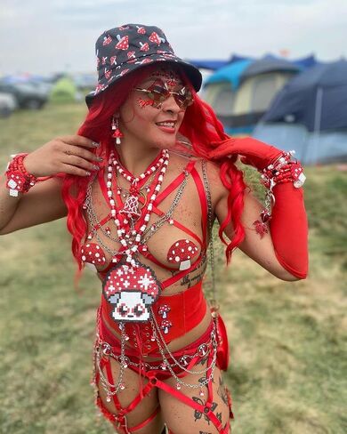 فطائر Neva Nude Toadstool Nipztix للمهرجانات والهذيان والمزيد، درجة طبية، مقاومة للماء والعرق، صنع في الولايات المتحدة الأمريكية in Kuwait