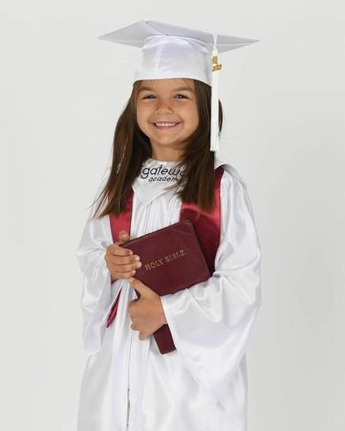 قبعة التخرج من LDIWEE غير اللامعة لرياض الأطفال ومرحلة ما قبل المدرسة، وثوب، وشرابة، ومجموعة سحر 2023 in Kuwait