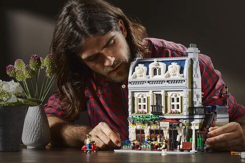LEGO Creator Expert 10243 Parisian Restaurant (2469 Pieces) in Saudi Arabia