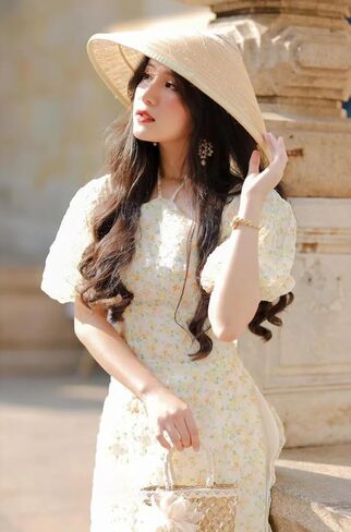 مجموعة Ao Dai بأكمام منتفخة وأزهار صغيرة صفراء | الفيتنامية الحديثة المعدة مسبقًا آو داي| آو داي مع السراويل in Kuwait