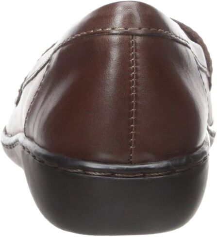 حذاء Clarks النسائي من Ashland Bubble Loafer in Kuwait