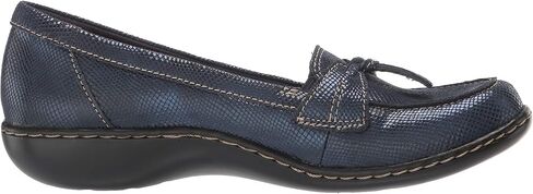 حذاء Clarks النسائي من Ashland Bubble Loafer in Kuwait