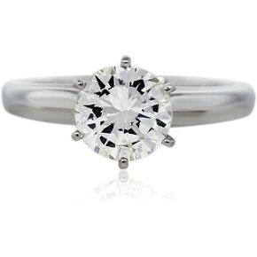 Platinum 1.20 Carat Round Diamond Solitaire Engagement Ring in Kuwait