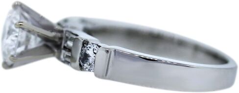 Platinum 1.12 Carat Round Diamond Engagement Ring in Kuwait