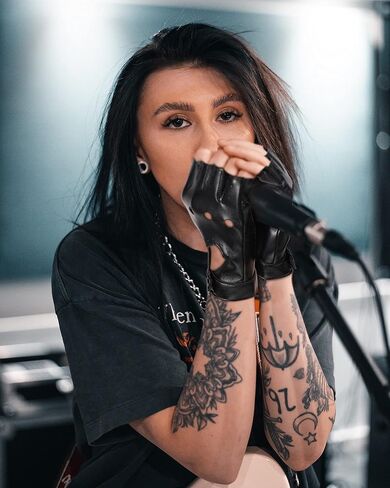 قفازات عالية الأداء للنساء من الجلد الصناعي الشرير بدون أصابع نصف اصبع قفازات رقص أداء قفازات الجاز in Kuwait