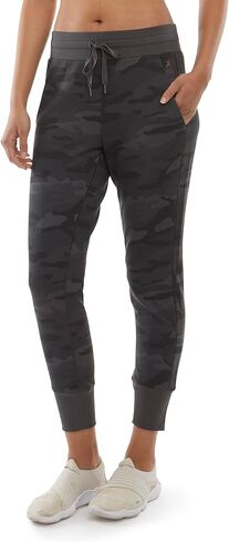 بنطلون رياضي كاجوال للنساء من دانسكين بطبعة مموهة ناعمة الملمس in Kuwait