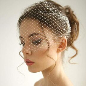 انسوتو طرحة بتصميم قفص طيور ابيض لحفلات الزفاف مع مشط من اللؤلؤ للعروس ووصيفة العروس in Kuwait