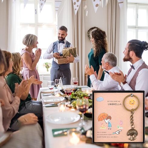 ملحقات سلسلة المفاتيح brvayirl مع ديكور الفطر هي هدايا فريدة للرجال أو هدايا مضحكة للنساء، سلسلة مفاتيح رائعة للرجال، مجموعة سلاسل مفاتيح لطيفة للنساء in Kuwait