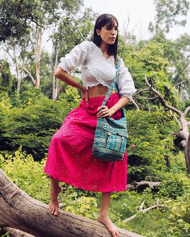 حقيبة كتف نسائية من ترايب أزور التجارة العادلة منسوجة مصنوعة يدوياً بحمالة بحمالة عادية، كبيرة، أسود/أبيض in Kuwait