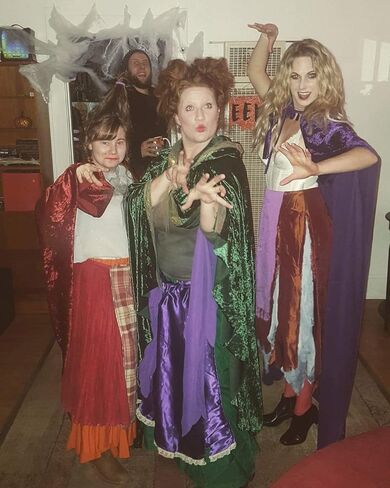 Hocus Pocus Costume Cape for Women Sanderson Sisters Witch Hooded Cloak Winifred Sarah Mary Halloween Costumes Cosplay Robe in Kuwait