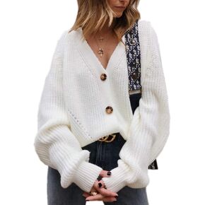 سترة حريمي من Askdan برقبة على شكل حرف V وأزرار سفلية وأكمام واسعة من الحياكة الأساسية in Kuwait