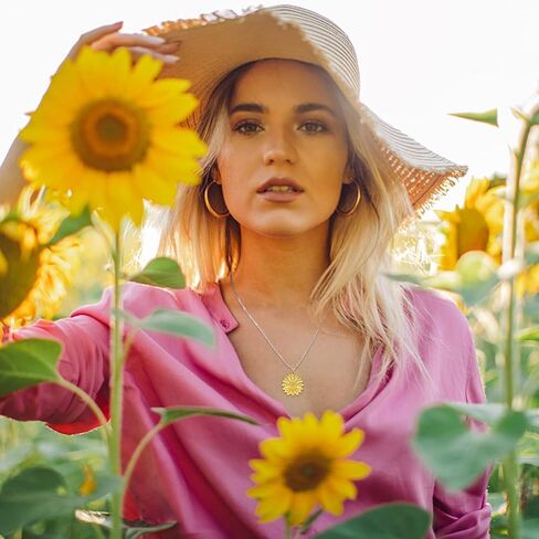 Bolelis أنت My Sunshine قلادة مجوهرات عباد الشمس للنساء - مدلاة من الفضة الإسترلينية 925 مع قلادة رسالة مخفية منقوشة هدايا عيد الأم للفتيات الأم والابنة in Kuwait
