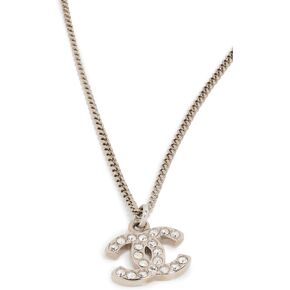 قلادة CHANEL للسيدات ذات القلادة الصغيرة المصنوعة من الكريستال CC in Kuwait