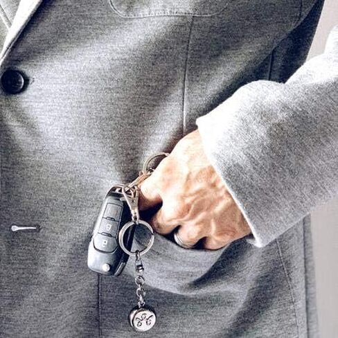 مجوهرات إنفيزوير الذكية - جهاز أمان شخصي - سلسلة مفاتيح سوداء in Kuwait