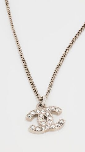 قلادة CHANEL للسيدات ذات القلادة الصغيرة المصنوعة من الكريستال CC in Kuwait