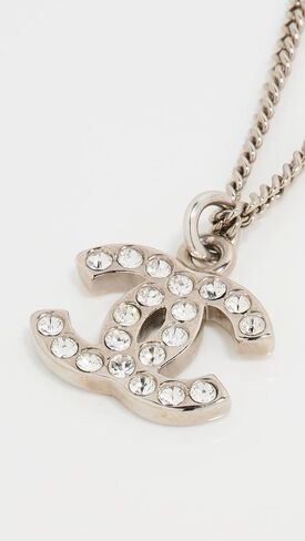 قلادة CHANEL للسيدات ذات القلادة الصغيرة المصنوعة من الكريستال CC in Kuwait