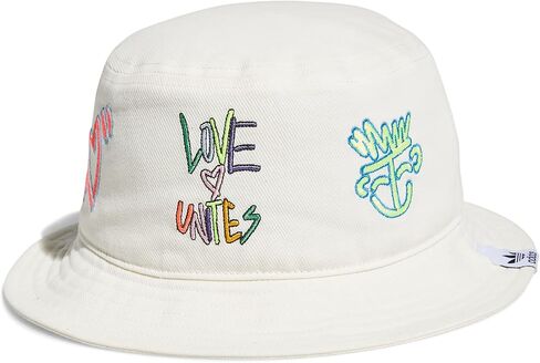 قبعة adidas Originals Love Unites Bucket، باللون الأبيض الفاتح/الفخر، مقاس واحد in Saudi Arabia