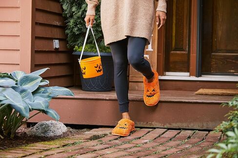 Dearfoams Unisex-Adult Spooky Fuzzy Halloween Pumpkin Jack O Lantern Slipper in Saudi Arabia