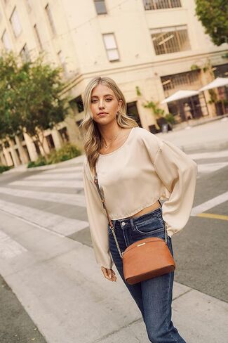 حقيبة كروس من الجلد الصناعي ذات قبة صغيرة من FashionPuzzle مع حزام سلسلة in Kuwait