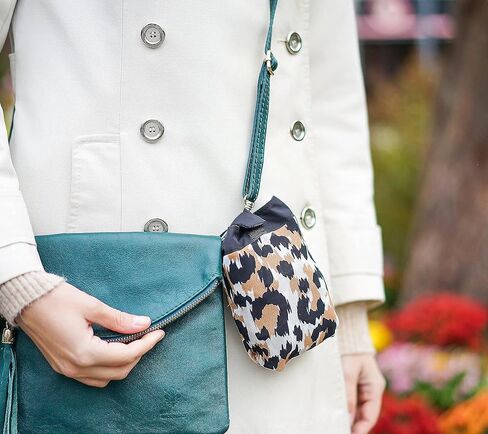 غطاء المطر Sprigs القابل للتعبئة مع وشاح شيفون مقاوم للماء - أسود in Kuwait