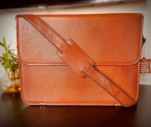 شنطة كروس من الجلد من اوربان ليذر للسفر والمكتب واللابتوب والكلية والجامعة للرجال والنساء، لون بني عتيق، مقاس L 15 انش، بني, بني, Compact size 15x11x4 inch fits all in Kuwait