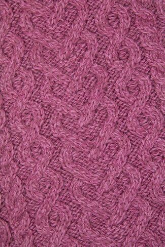 وشاح نسائي من Aran Crafts مصنوع من نسيج ناعم على شكل قلب (100% صوف ميرينو فائق النعومة) in Kuwait