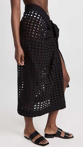 المرأة الصلبة والمخططة The Eyelet Pareo in Kuwait