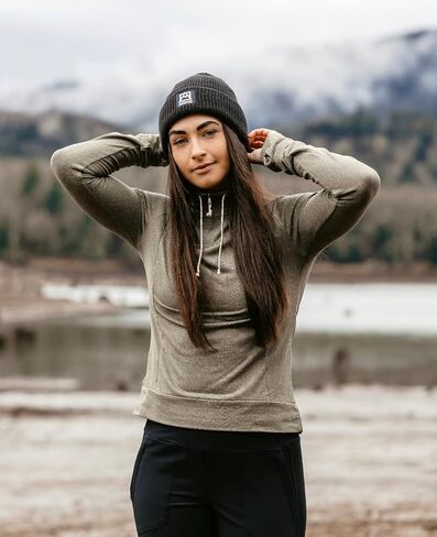 تي شيرت نسائي من Avalanche ذو رقبة وهمية وأكمام طويلة وسحاب علوي 1/4 in Kuwait