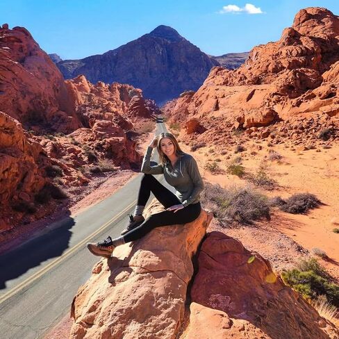 تي شيرت نسائي من Avalanche ذو رقبة وهمية وأكمام طويلة وسحاب علوي 1/4 in Kuwait