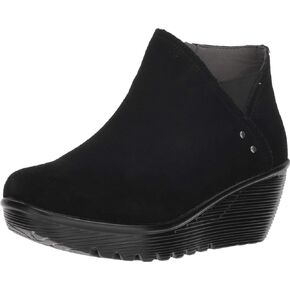 حذاء نسائي من Skechers ذو ياقة متوازية وغير متماثلة من الجلد السويدي للكاحل in Kuwait