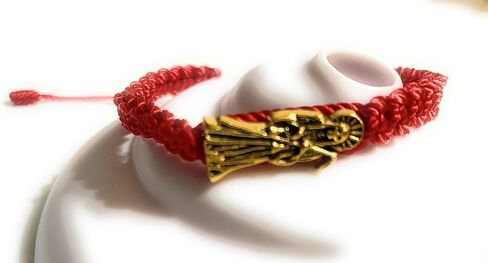 Red Thread Bracelet Pulsera Roja de hilo de la Santa Muerte in Kuwait